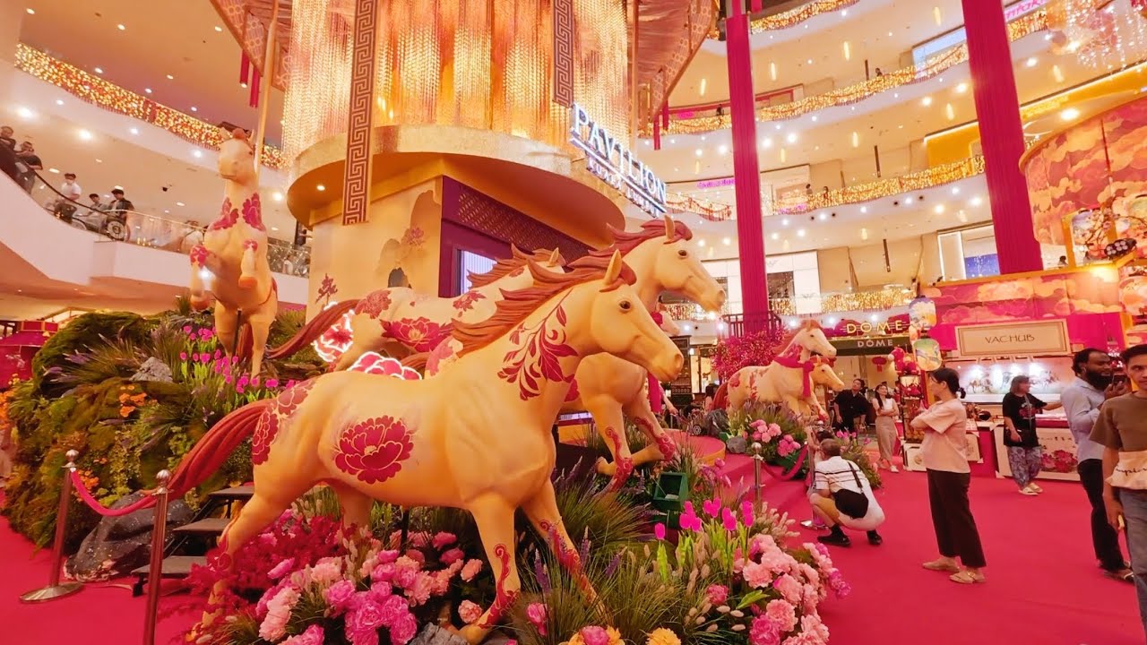 沉浸式感受吉隆坡的春节氛围，太浓了！吉隆坡年味天花板！Pavilion 2026马年布置实拍,马年新春的璀璨时刻