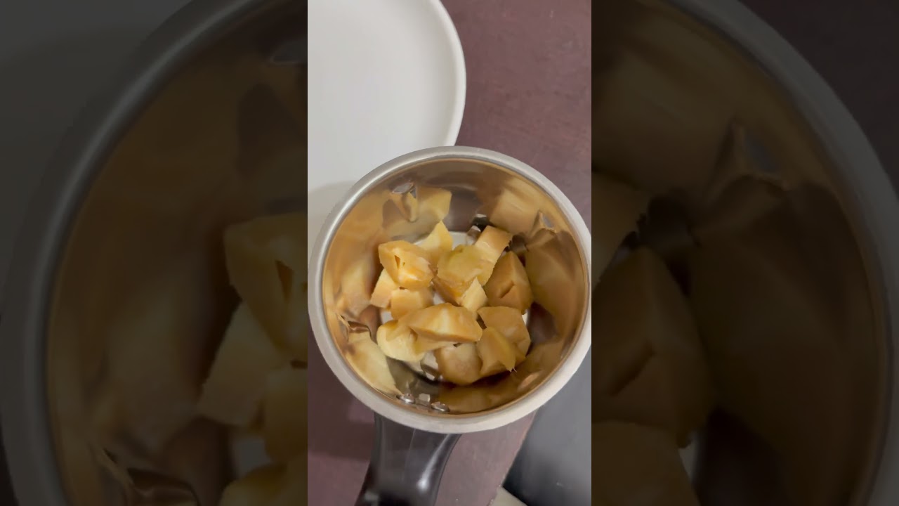 Chikoo/sapota Puree For 6 Month Old Baby #babyfood #babyfoodrecipe #babyfoodidea #chikoo #sapota