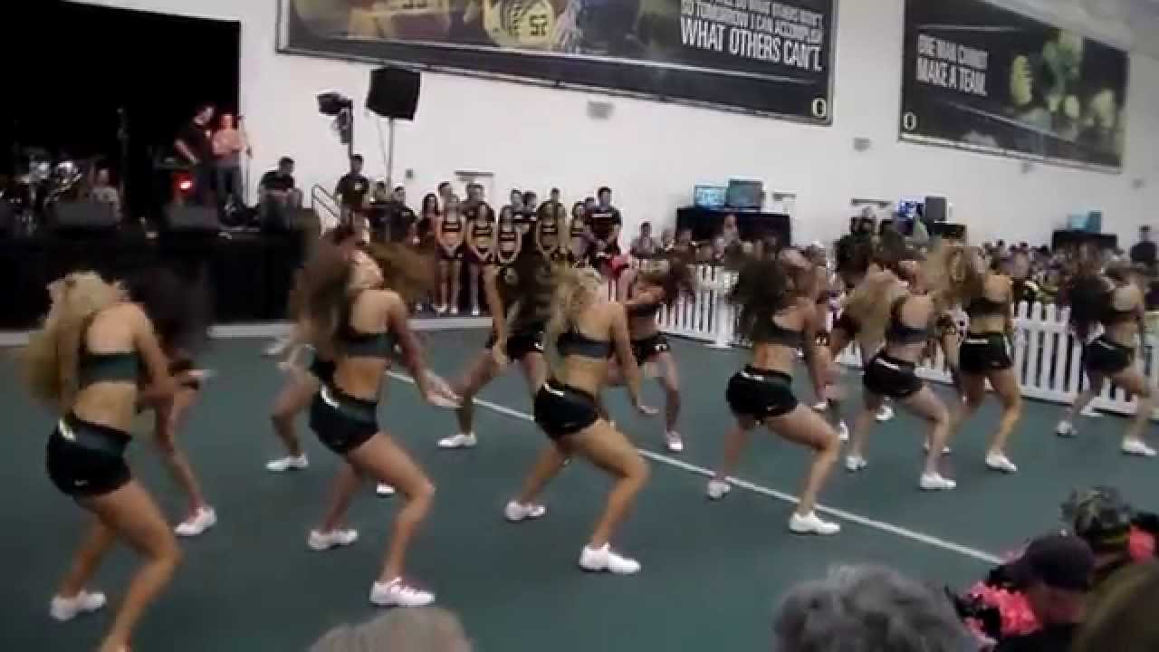 2014 Oregon Cheerleaders Arizona