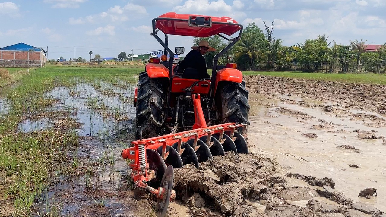 ត្រាក់ទ័រគូបូតា M6040 SU ភ្ជួរដី,Trator Khmer Farmer