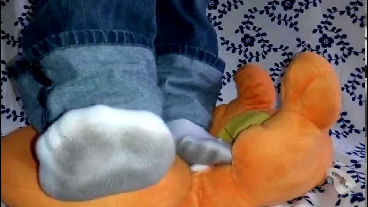 Dirty Socks trample Doll !