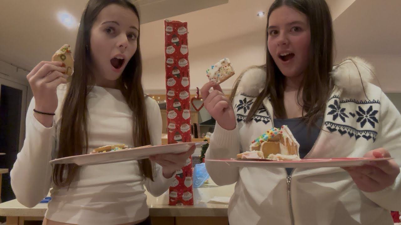 GINGERBREAD HOUSE COMPETITION *gone wrong* W/ Esme and Bella