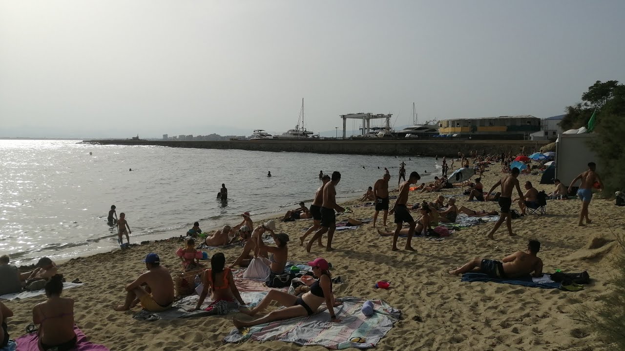Walking tour beach Roses Costa Brava Platja dels Palangrers