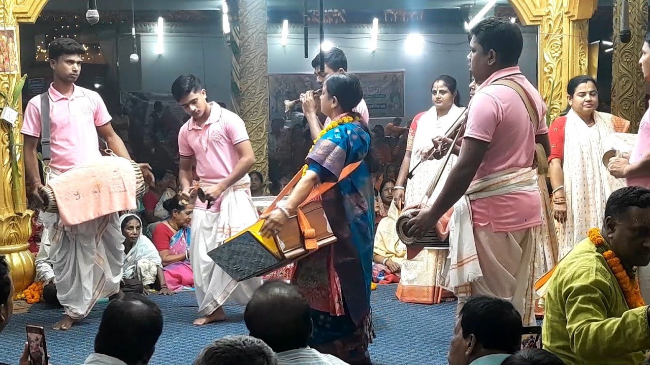 শিখাশ্রী সম্প্রদায় গোপালগঞ্জ নাম কীর্তন শ্রবণ করেন 