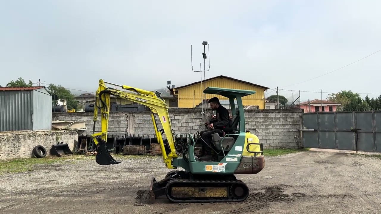 MINIESCAVATORE YANMAR B22