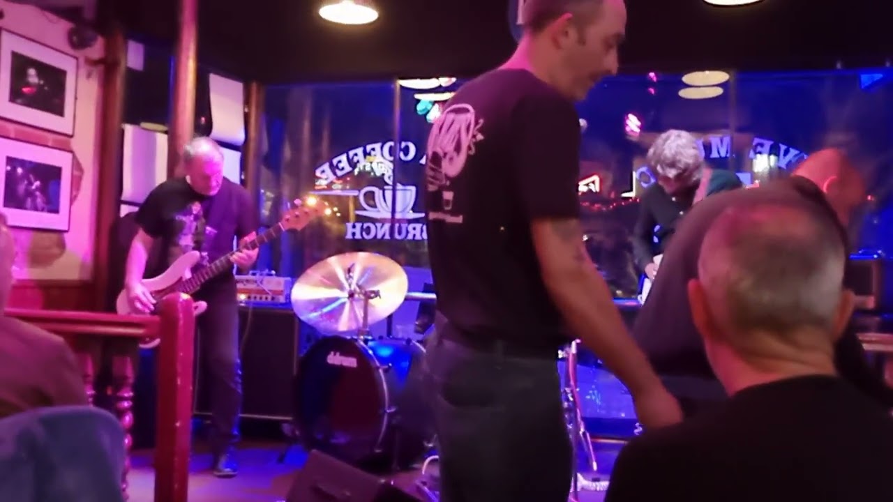 SandraiseR playing Rorys Laundromat at Blues Bar Harrogate.