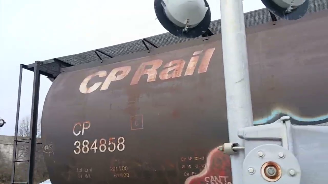 CONRAIL HERITAGE UNIT 8098 ON 66X 