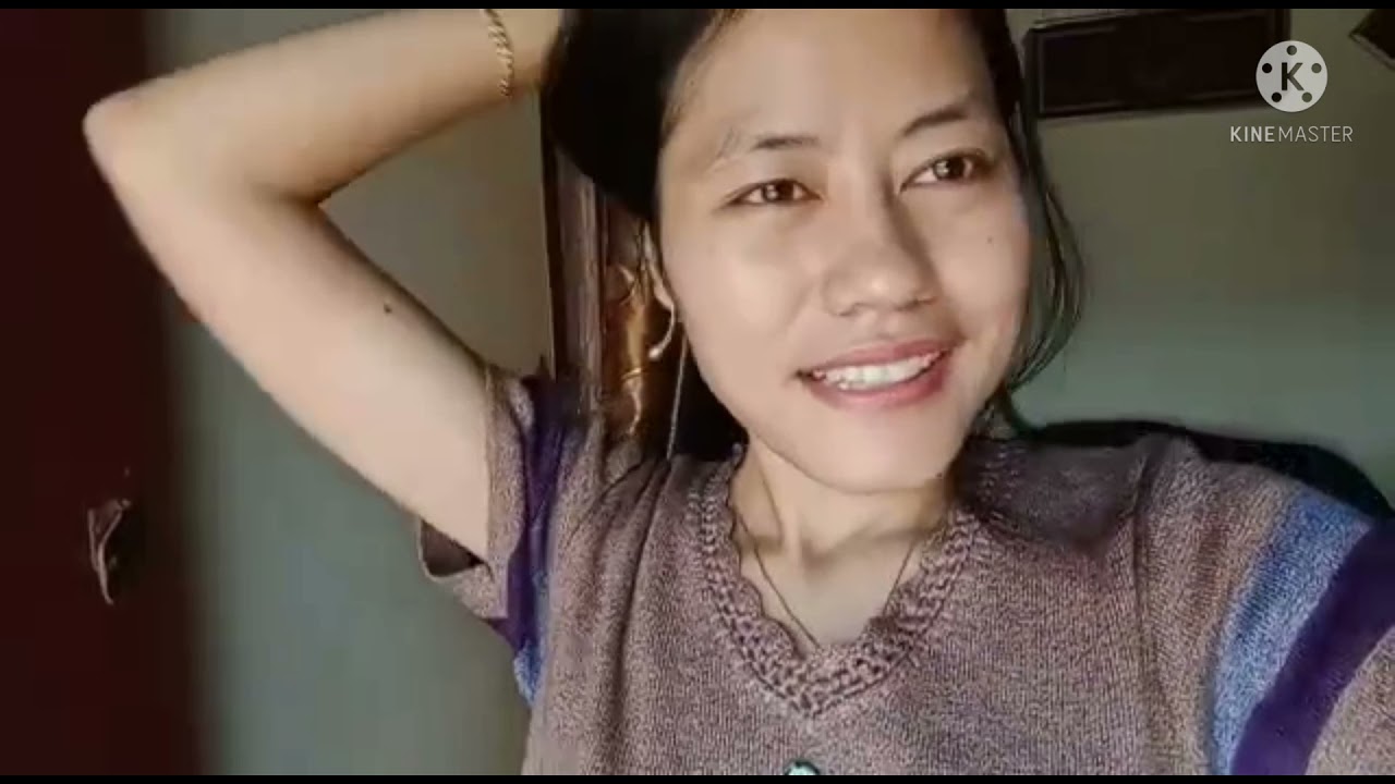 RAMBUT PANJANG SELALU MENGGELENG GELEKAN KEPALANYA SEHABIS DI KERAMAS.