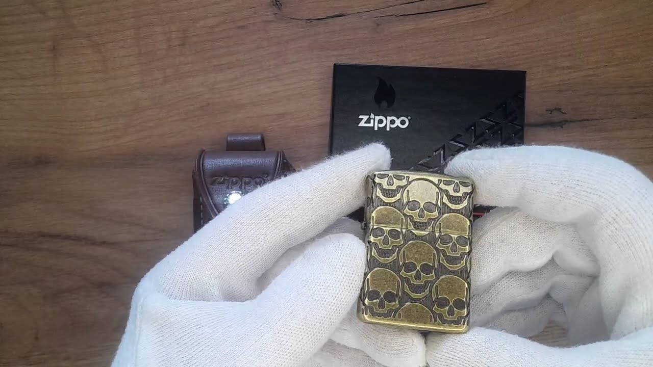 ZIPPO Cackling Cranium Design