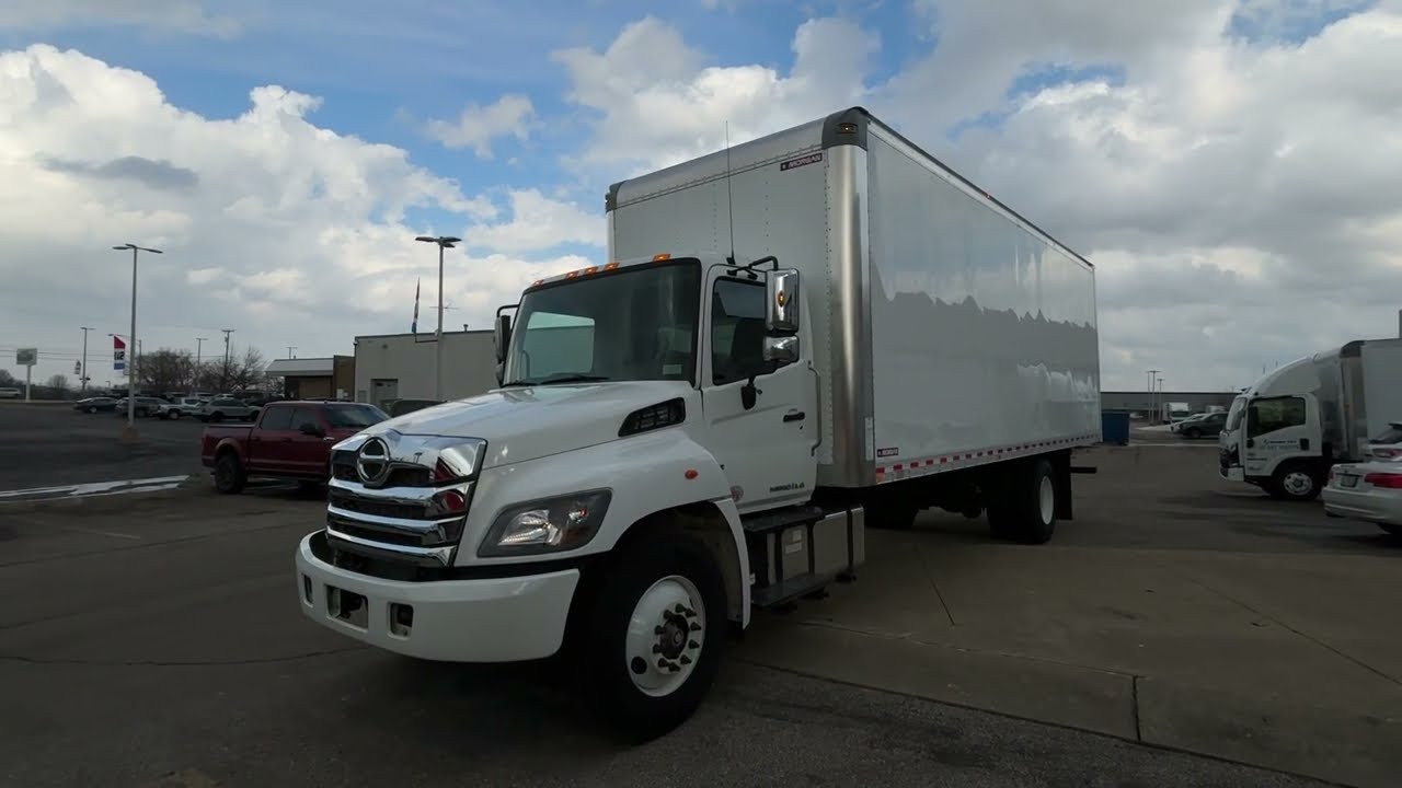 HINO 26' BOX TRUCK FOR SALE
