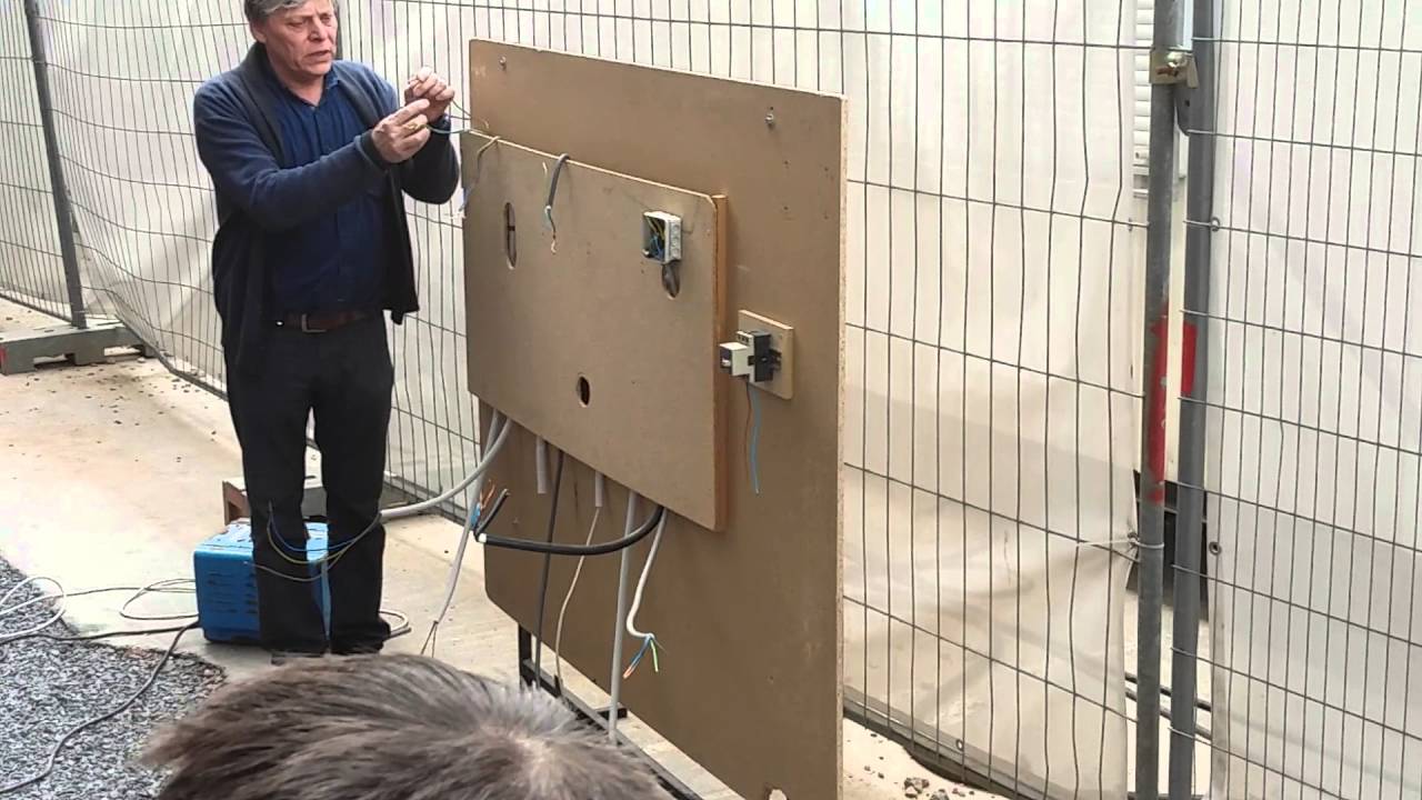 Gevaren elektriciteit, demonstratie te Bernardustechnicum