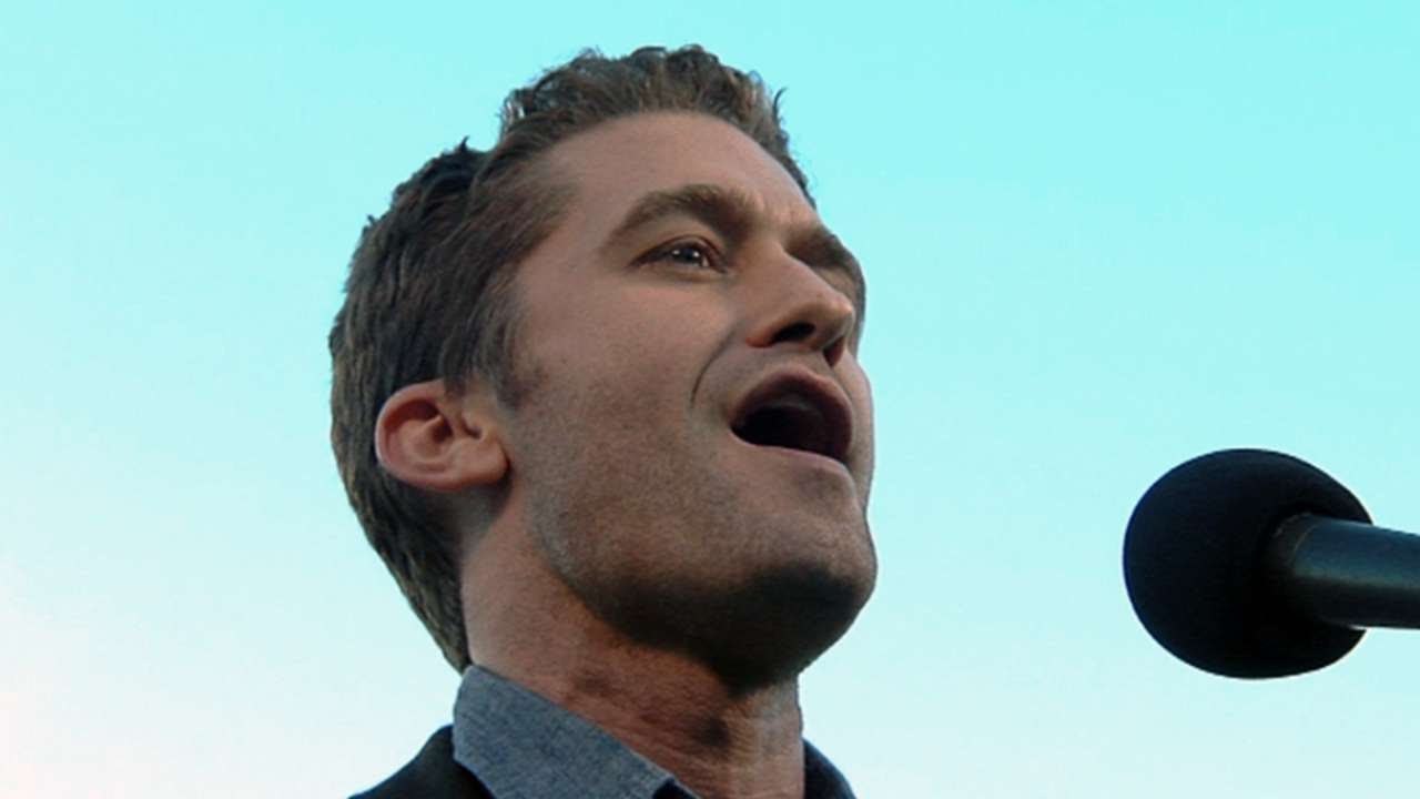 WS2012 Gm2: 'Glee' star Morrison sings anthem
