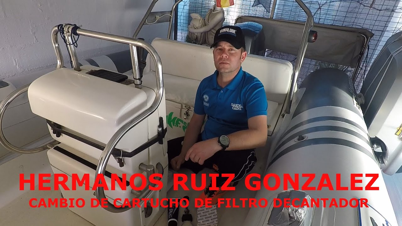 cambio de cartucho de filtro decantador de embarcación fueraborda