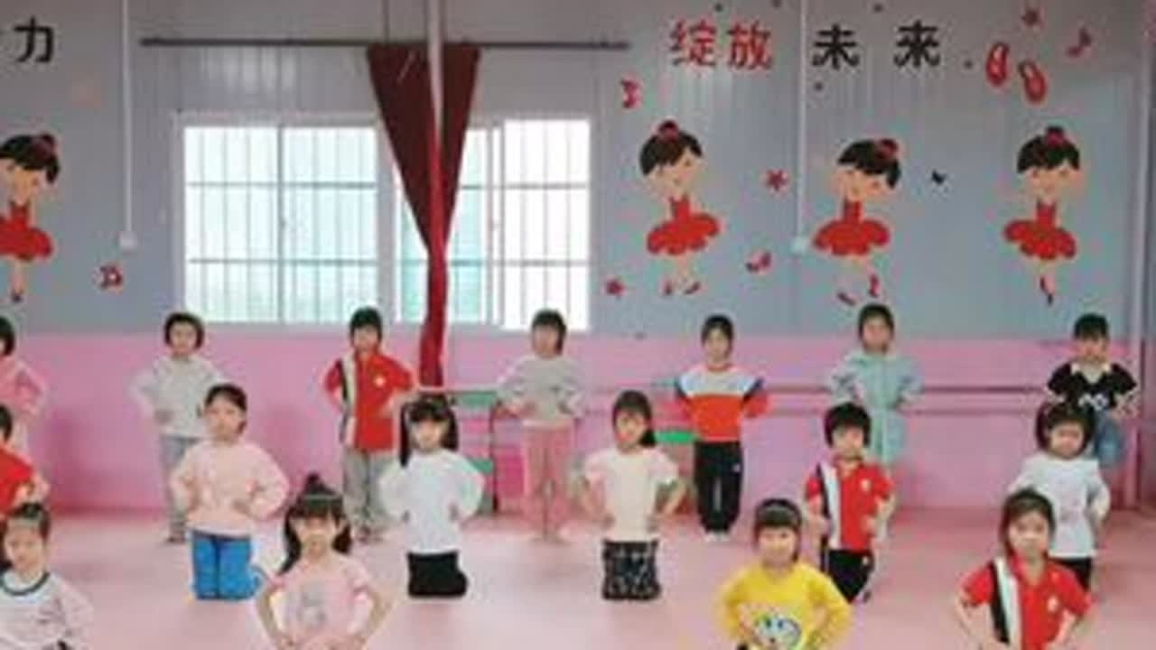 六一排练花絮～《勇气大爆发》，燃烧我们的小宇宙🔥🔥，集美们你们排练到什么程度了？🐾🐾#六一舞蹈 #幼儿园 #幼儿舞蹈 @DOU+小助手 @抖音小助手