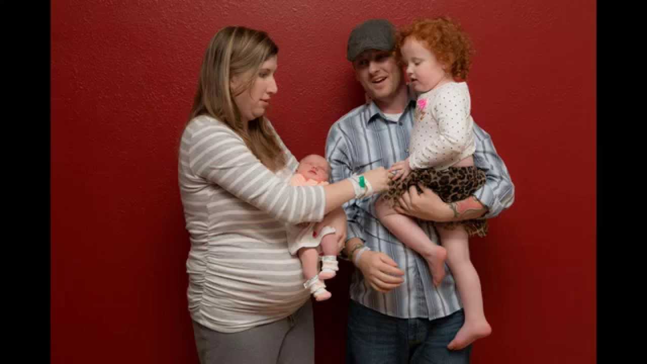 Pregnancy time lapse - pregnant belly growing