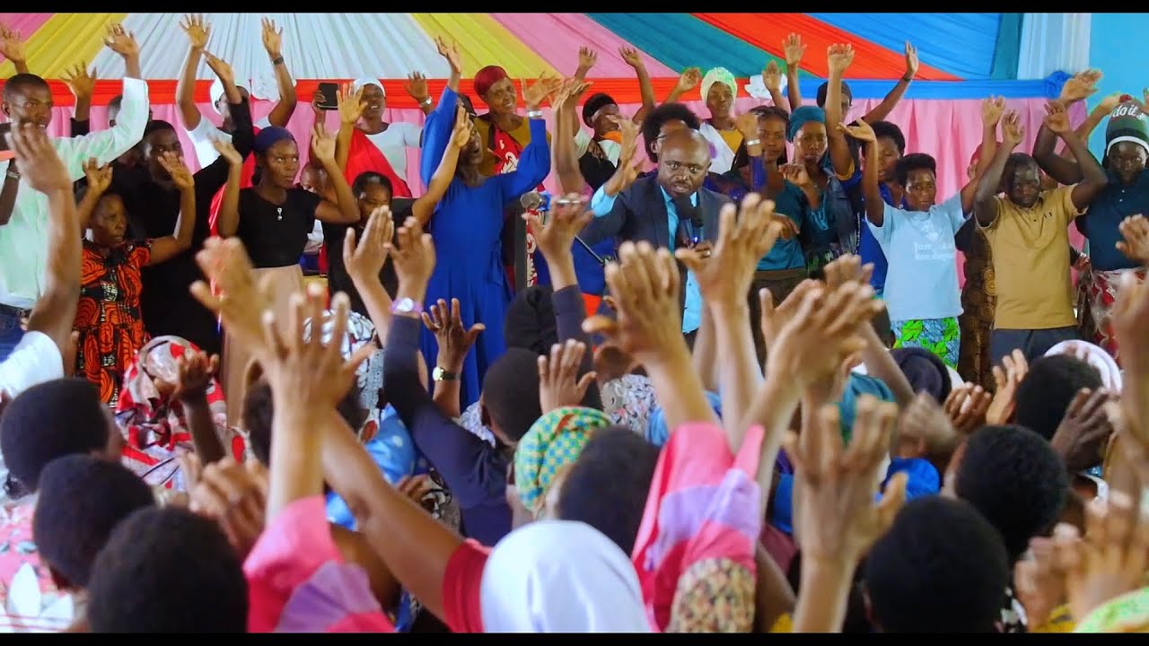 NIMUZE DUSHIMIRE IMANA IMIRIMO ITANGAZA YAKOZE: HALELUYA ADEPER KABUTARE IMANA YAHAKOZE IMIRIMO