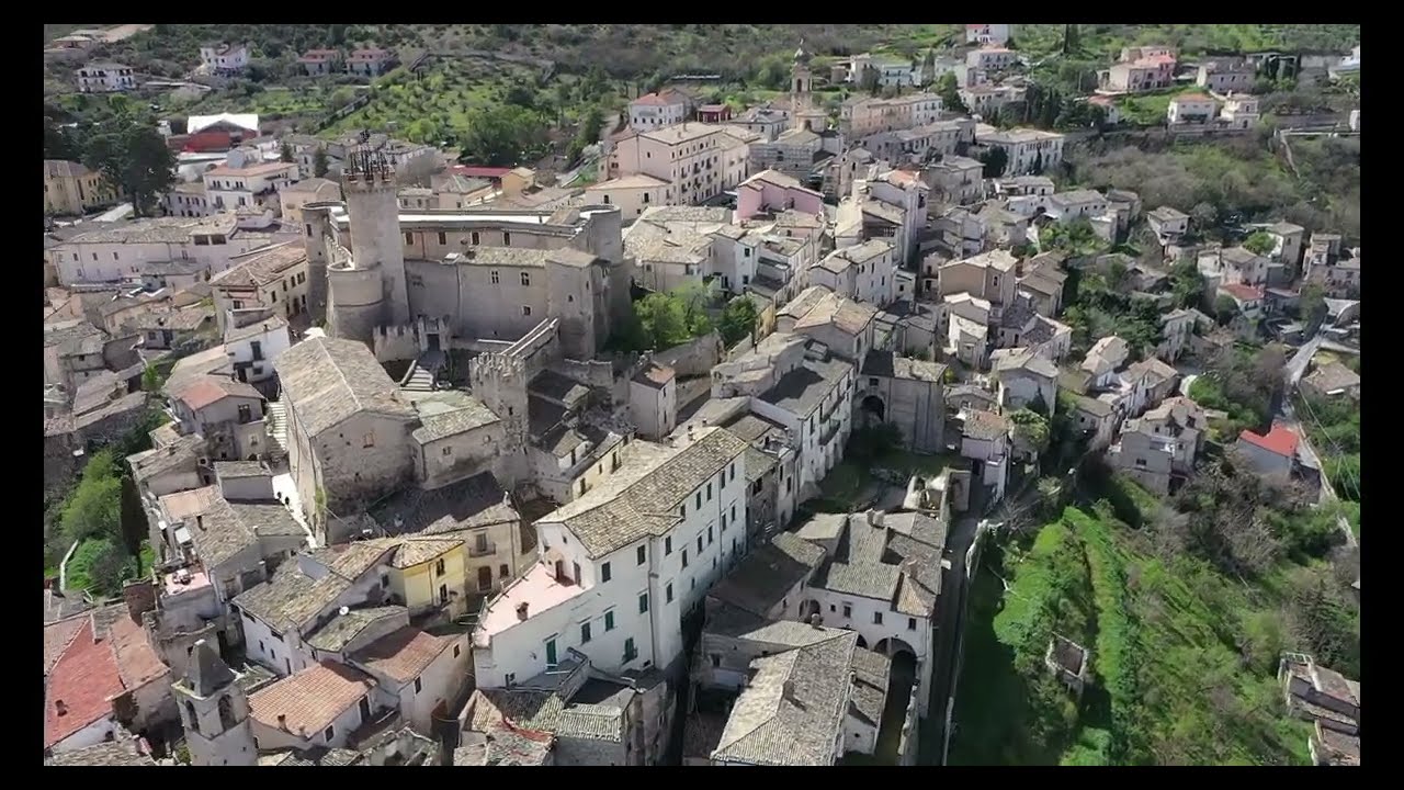 capestrano, vista drone. abruzzo