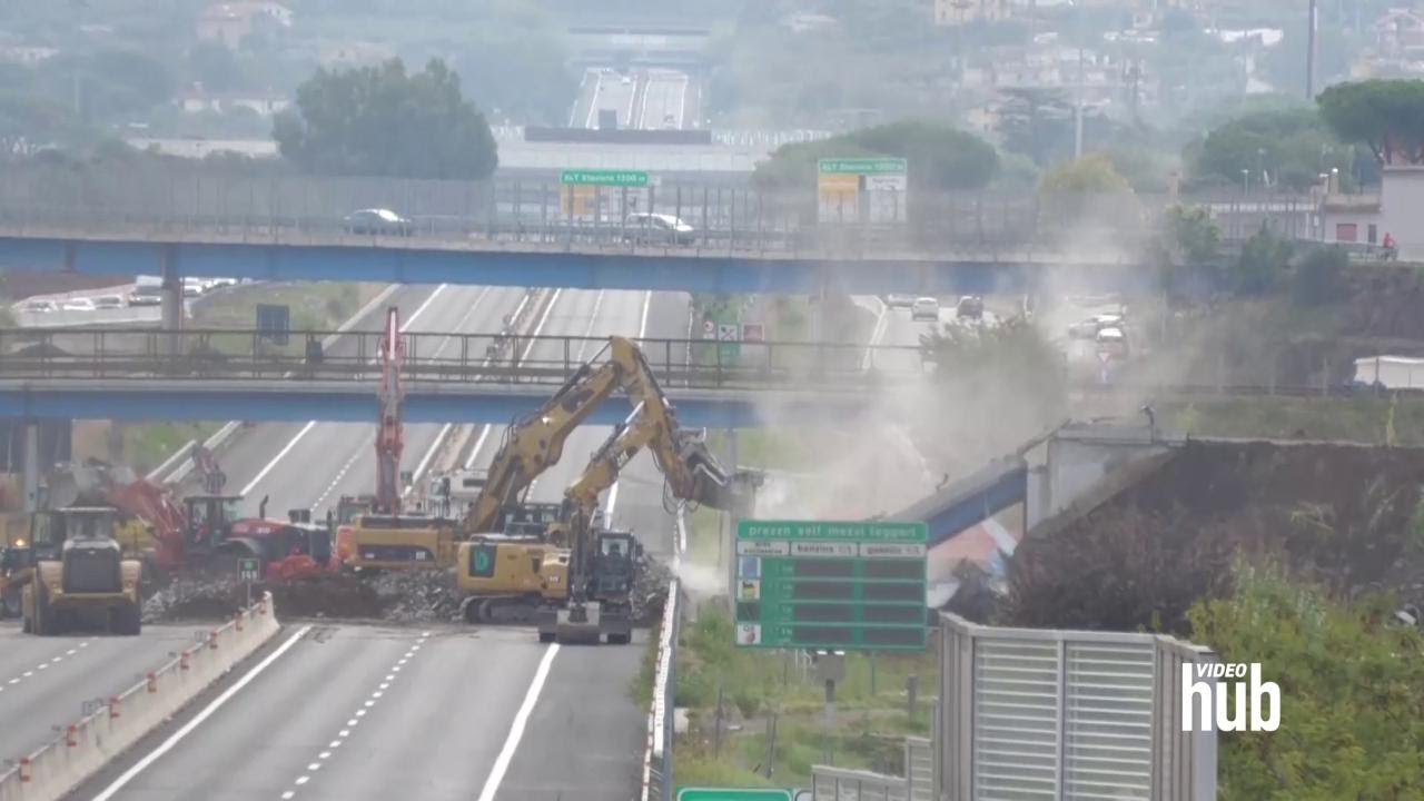 Crolla un cavalcavia a Torrenova, autostrada Roma-Napoli bloccata per ore