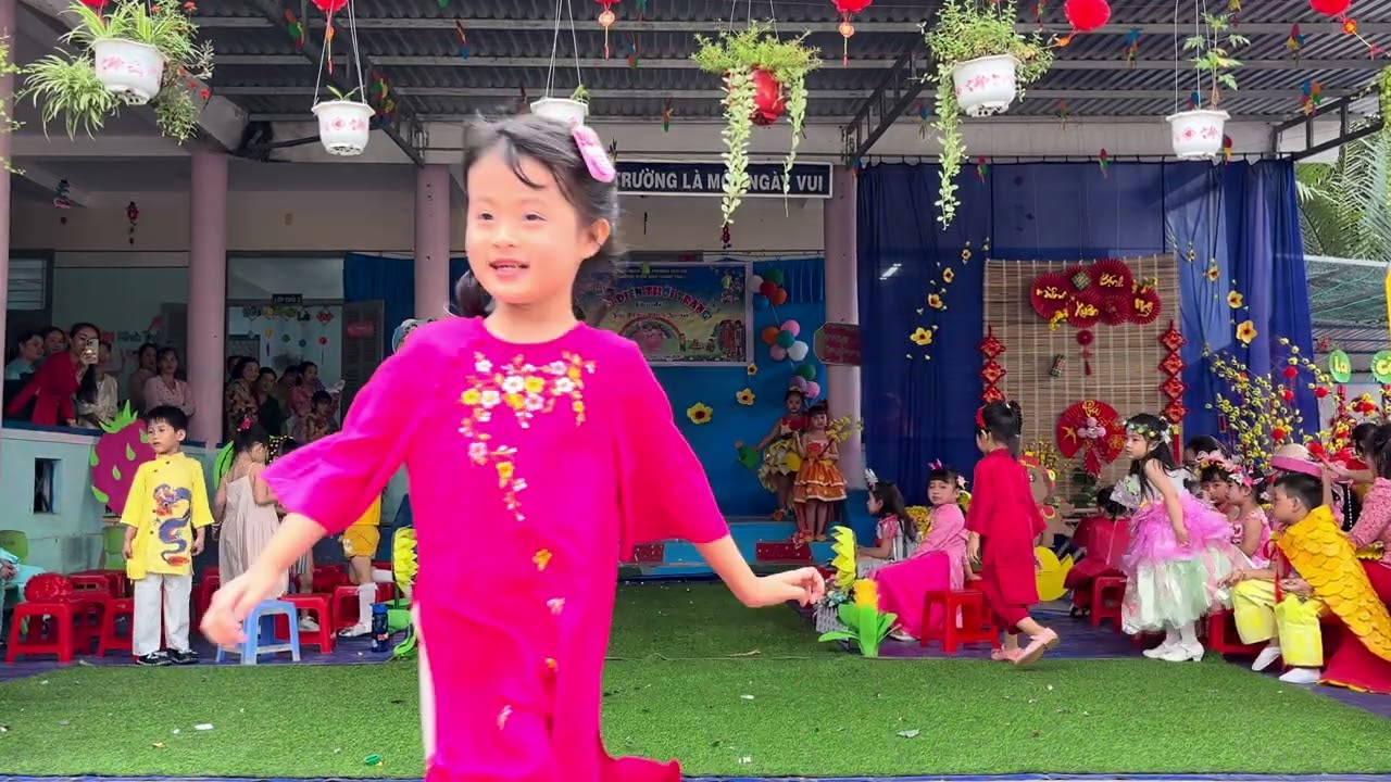 Biểu diễn thời trang lớp Lá 3