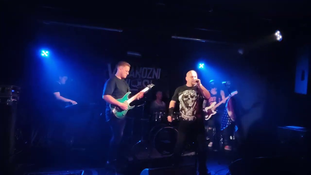 Várakozni Tilos! - Az utcán (Illés cover) Live in Győr