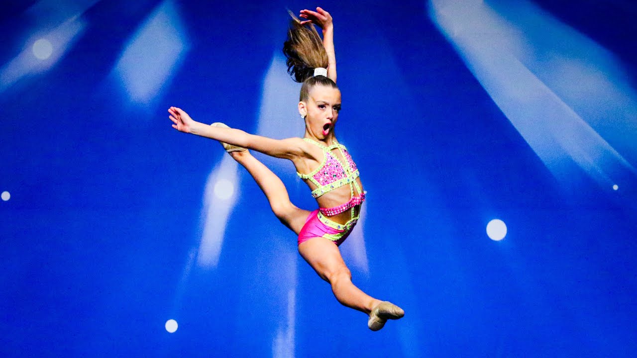 Zoe Rigopoulos - Showstopper