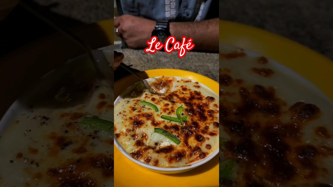 Le Caf&eacute;, White town, Pondicherry. A 24&times;7 French cafe. A must try if you are in Pondicherry #travel