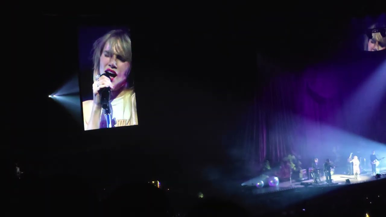 Suki Waterhouse - To Love (A Matter of Time Tour)