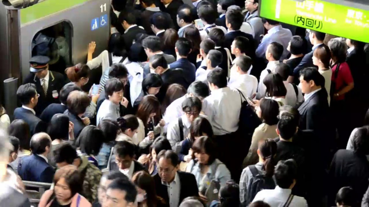 JAPAN - TOKYO : Subway during rush hour !!