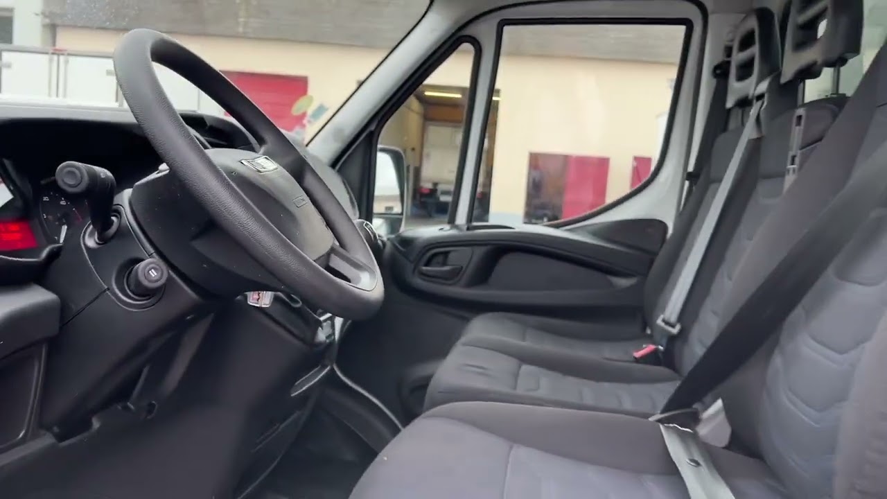 IVECO DAILY 35C14 CHASSIS CABINE ROUES JUMELÉES EURO 6 2.3L 140 Ch Frigorifique Avec Hayon élévateur