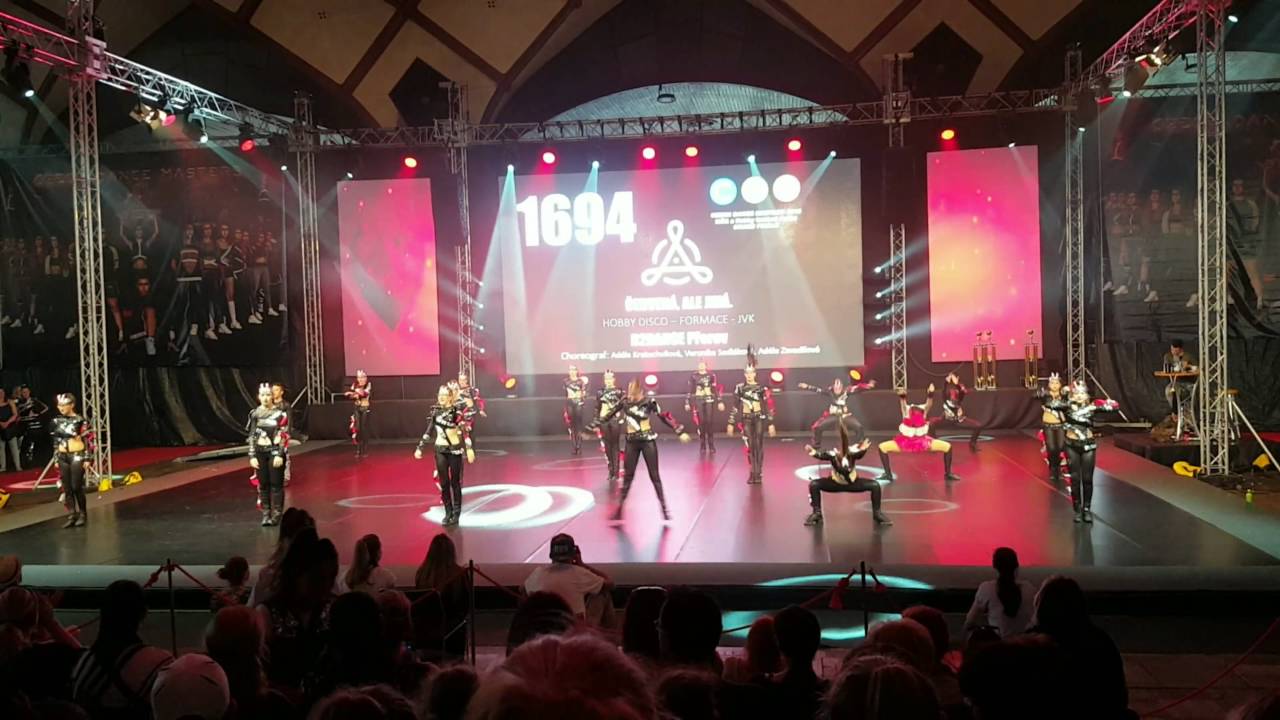 D2Dance - Červená, ale jiná
