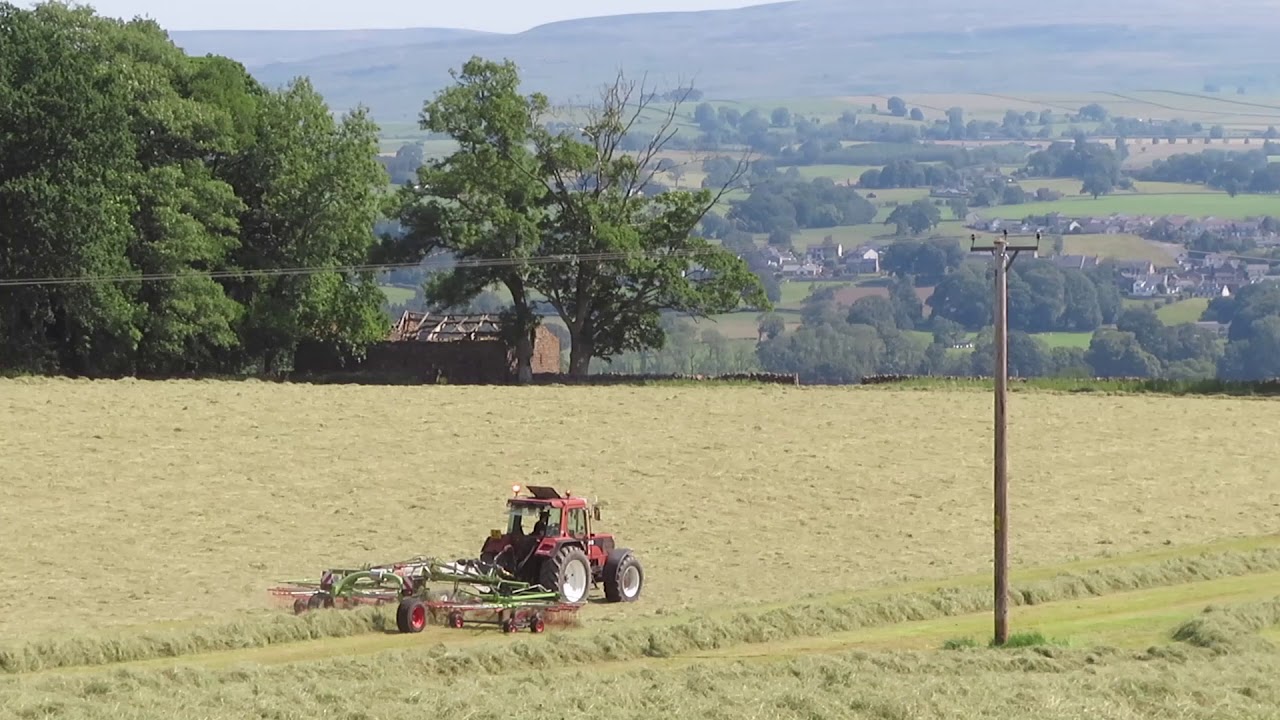 Silage 2020, Rowing Hay in the F140