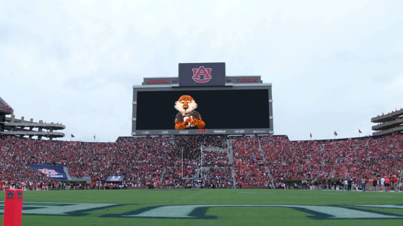 Aubie Does the Running Man Challenge