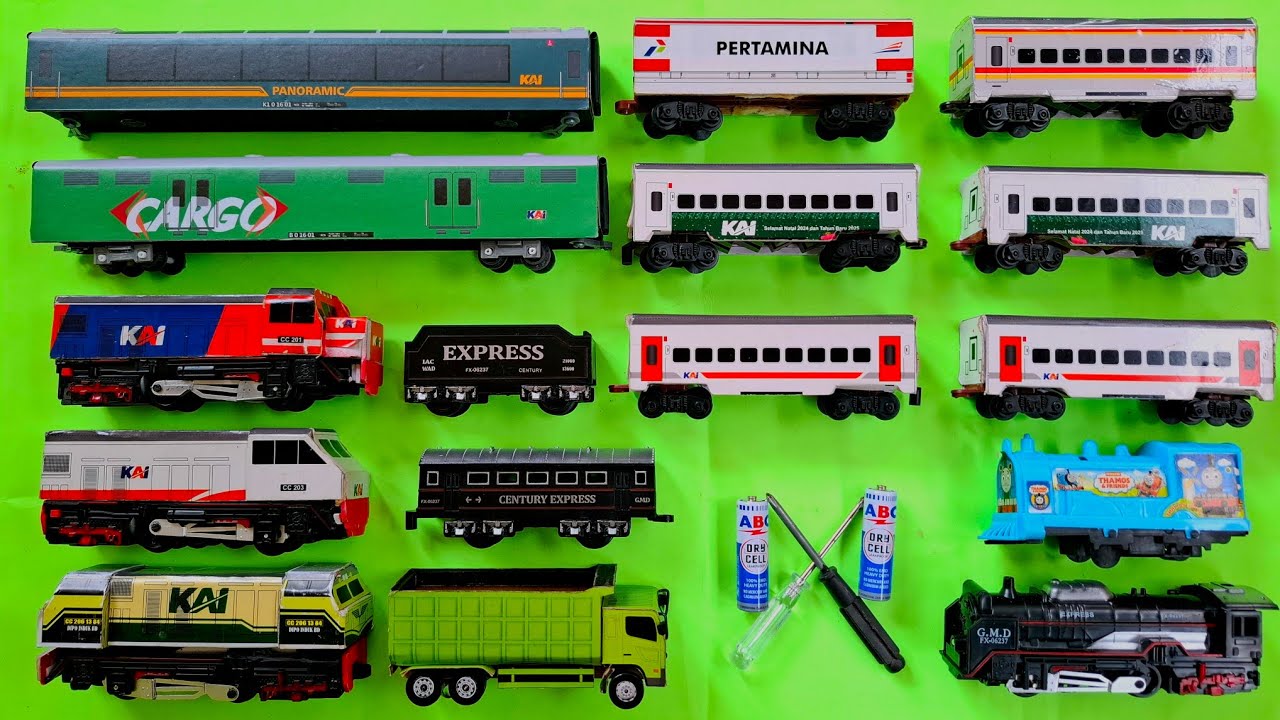 MEMBUAT DAN MERAKIT MAINAN KERETA API PANJANG CC206 MEMBAWA GERBONG EKONOMI MENABRAK TRUK TOWING