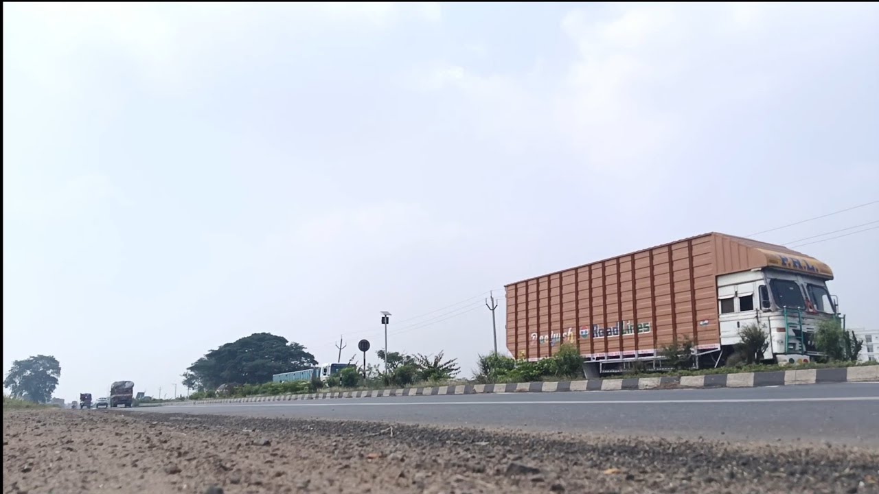 Heavy Big Truck Passing 🚛⚙️