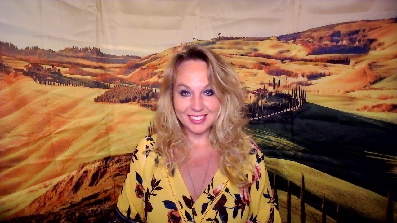 Cancer Tarot: Cancer doesn't know how much someone is still stuck on them...while the New arrives!