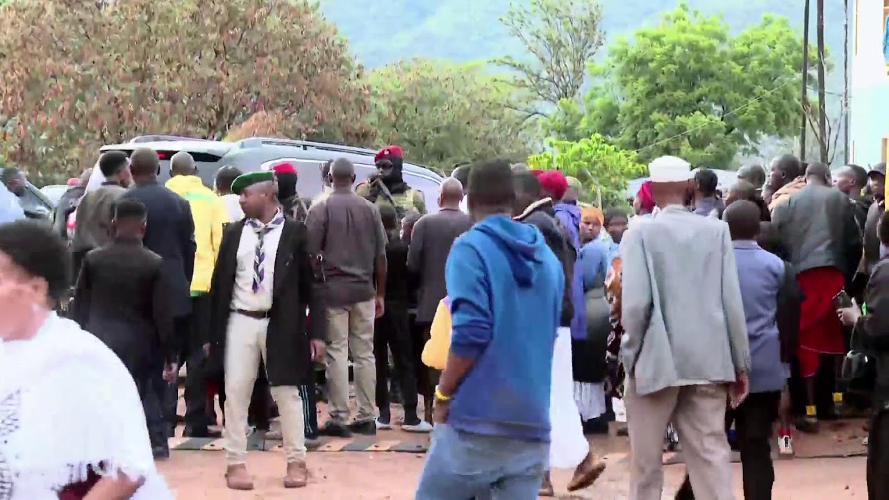 WAZIRI MKUU ANAZUNGUMZA NA WANANCHI WA MJI WA NAMANGA