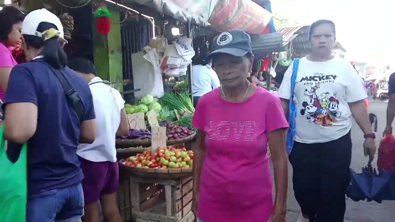 Nag pa ayos ng cellphone at namalengke na rin