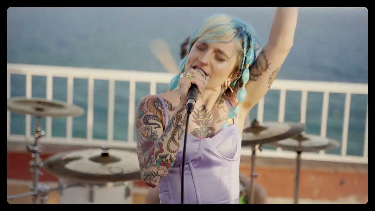 Flora - Gelat (Videoclip Oficial)