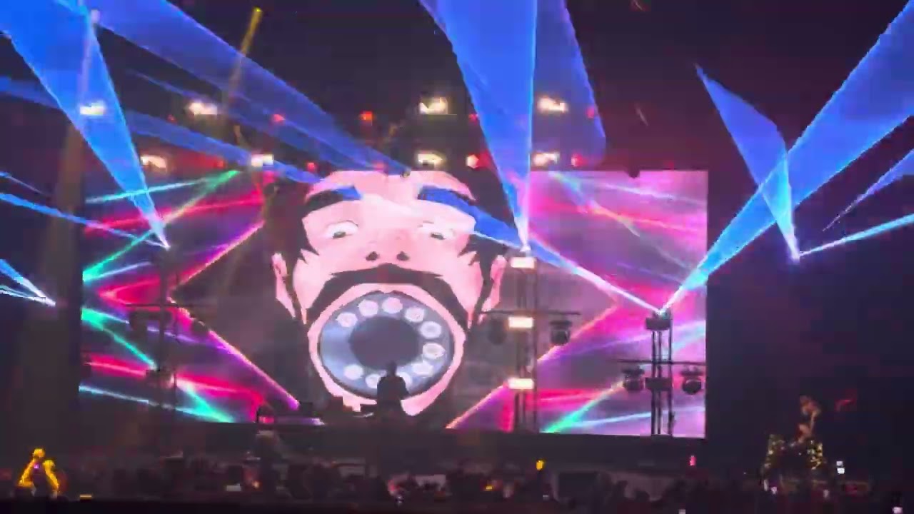 ​bbno$ - 1-800 (feat. ironmouse) (Live at Festival Hall 04/11/25)
