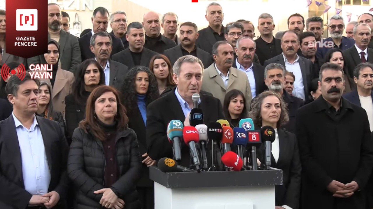 #CANLI | Tuncer Bakırhan, Diyarbakır Büyükşehir Belediyesi önünde