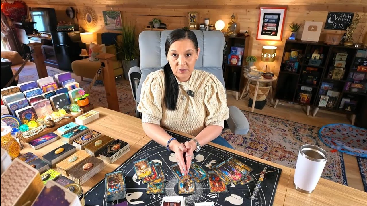 Скорпион ♏ Что пытается привлечь ваше внимание? 🎴 Карта Таро 🎴 29 марта - 4 апреля 2026 г.