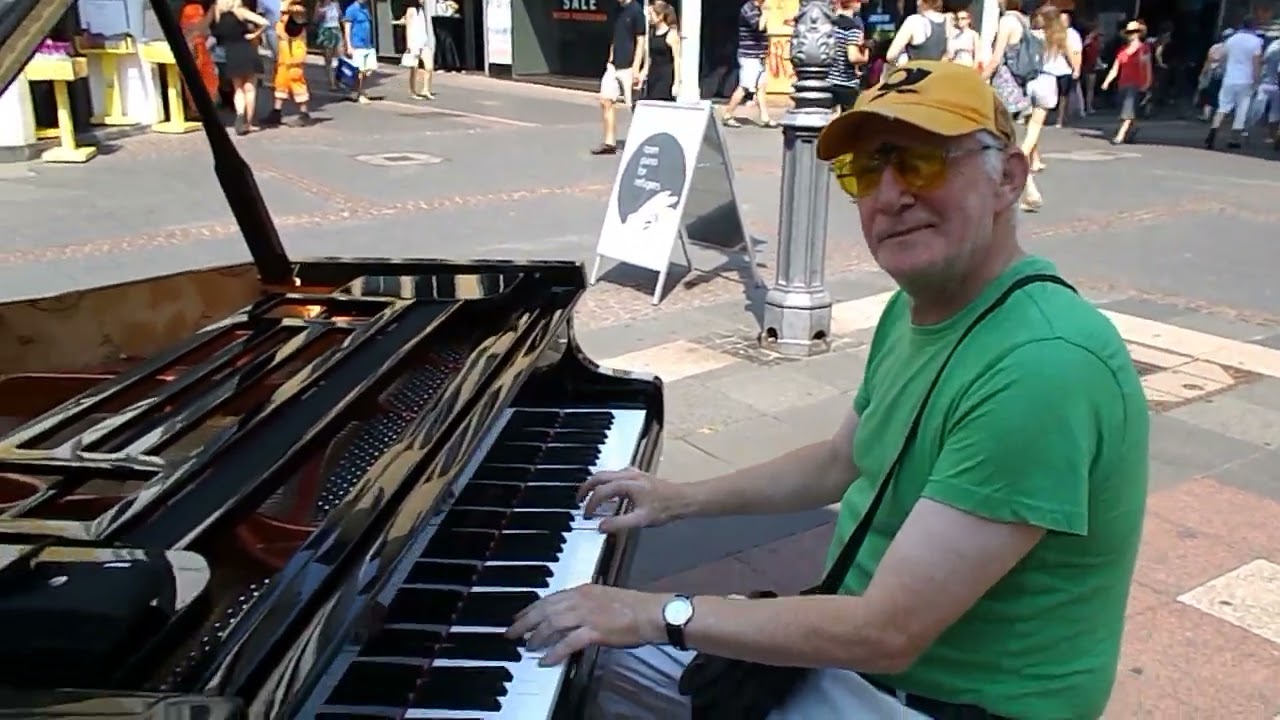 Bonner Koryphäe  394 Mark Horn and the CD Band   Let`s go Boogie  concert for refugees in Bonn/Rhein