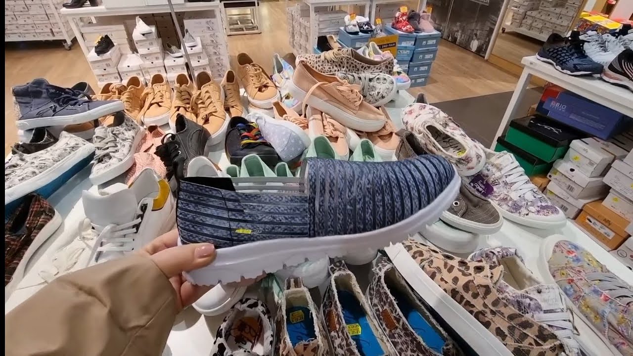 Цены в Австралии сегодня .Обзор магазинов в Rockdale Plaza .Брови - $500 . Элла Австралия