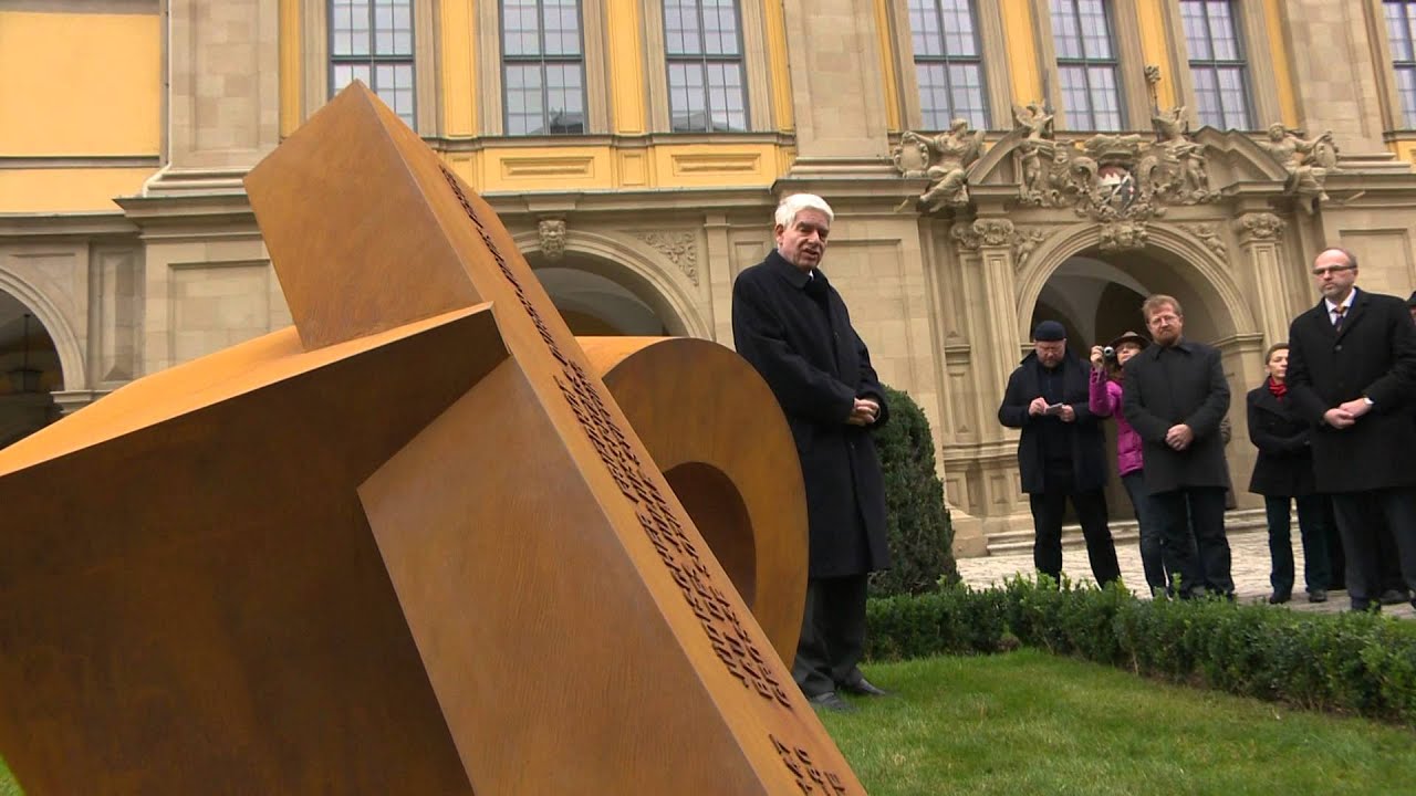 Skulptur erinnert an Geschichte - Jüdischer Friedhof unter Juliusspital