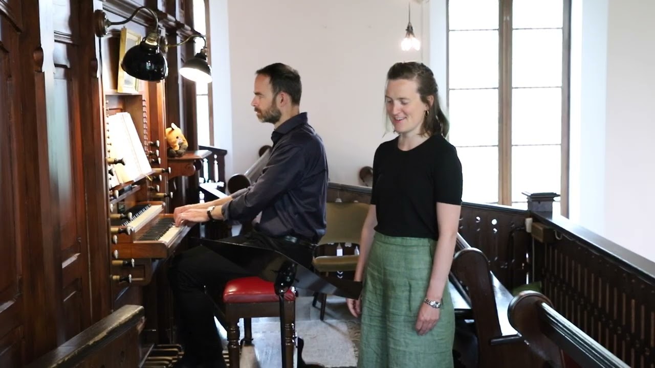 Nå strømmer lyset inn i våre hjerter (Melodi 1)