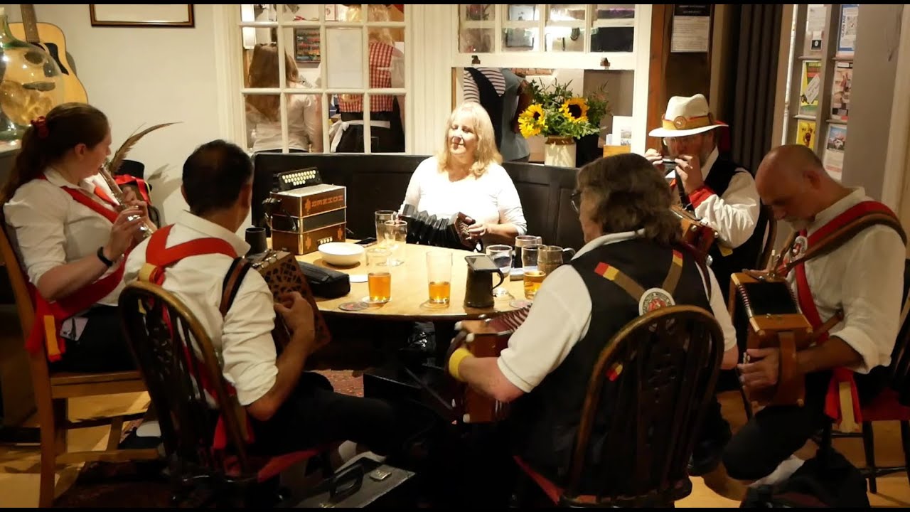 2023 09 02 Music at The Durant Arms P1130243 Shepherd's Hey set.  Focus starts soft