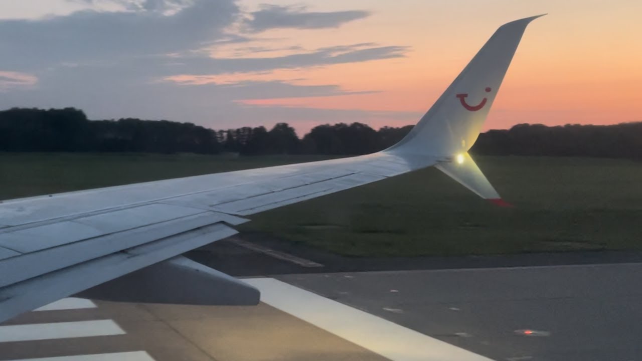 TUIfly Boeing 737-800 / Rolling Takeoff Hannover HAJ (Germany)