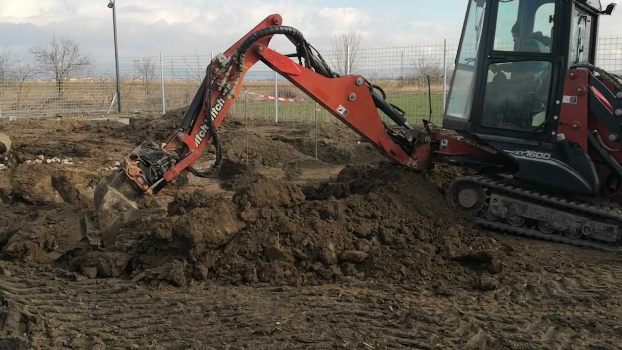 Buldoexcavator senilat Ditch Witch Xt1600....... gardenlogistic Brașov