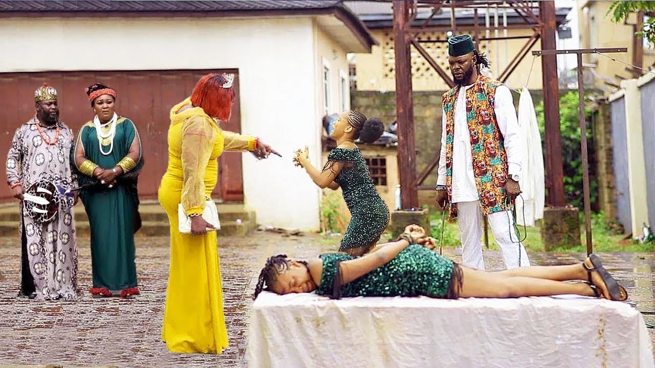D Arrogant Princess Punished D Palace Maid Infront Of D King Jst Becuz She Found Favor With D Prince