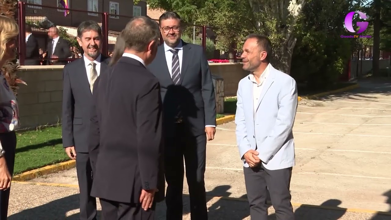 Una Reina entrañable,cercana y simpática inaugura el curso escolar en Azuqueca
